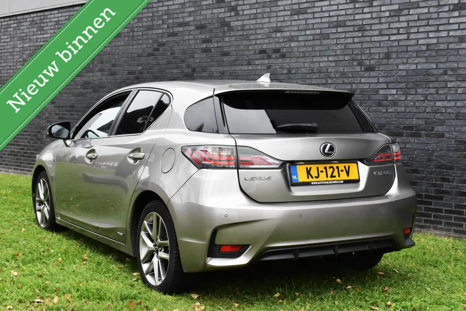 Lexus CT 200h Executive 17" XENON/CAMERA/NAVI/ALCANTARA-LEDER/ET Grijs - 2