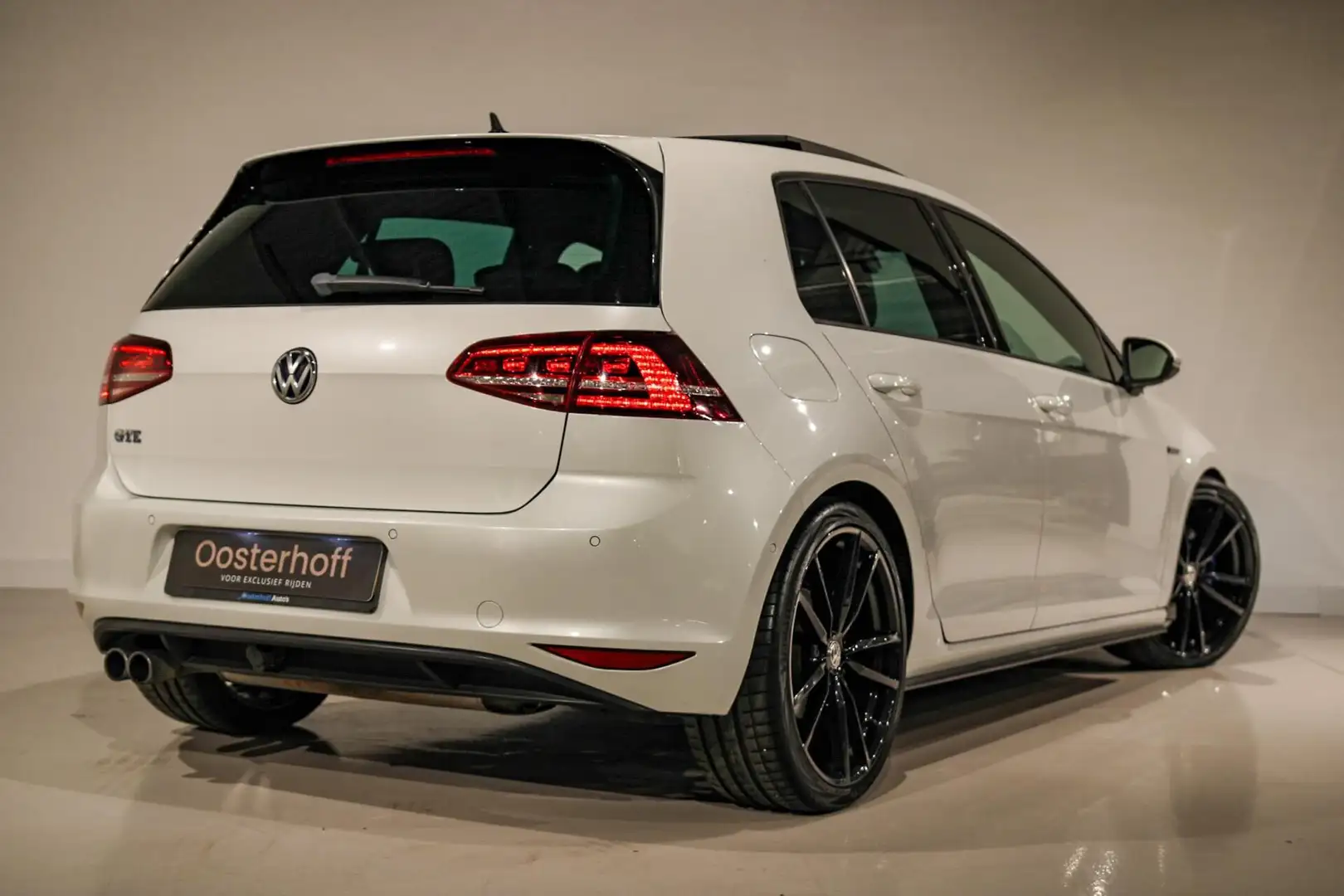 Volkswagen Golf GTE 1.4 TSI Highline PANO | LEDER Bianco - 2
