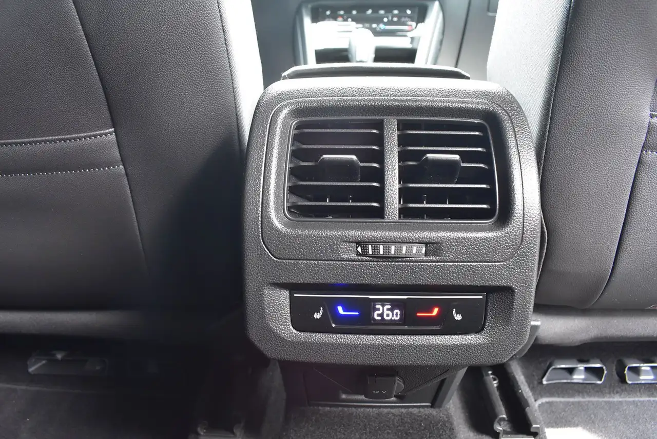 Volkswagen Touran 1,5TSI IQ.LIGHT+4xSHZ+Kamera+7-Sitzer+ACC, миниатюра 28