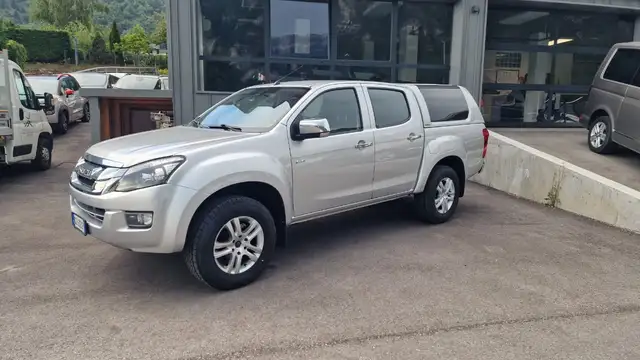 Isuzu D-Max D-Max 2.5 td crew Solar 4x4
