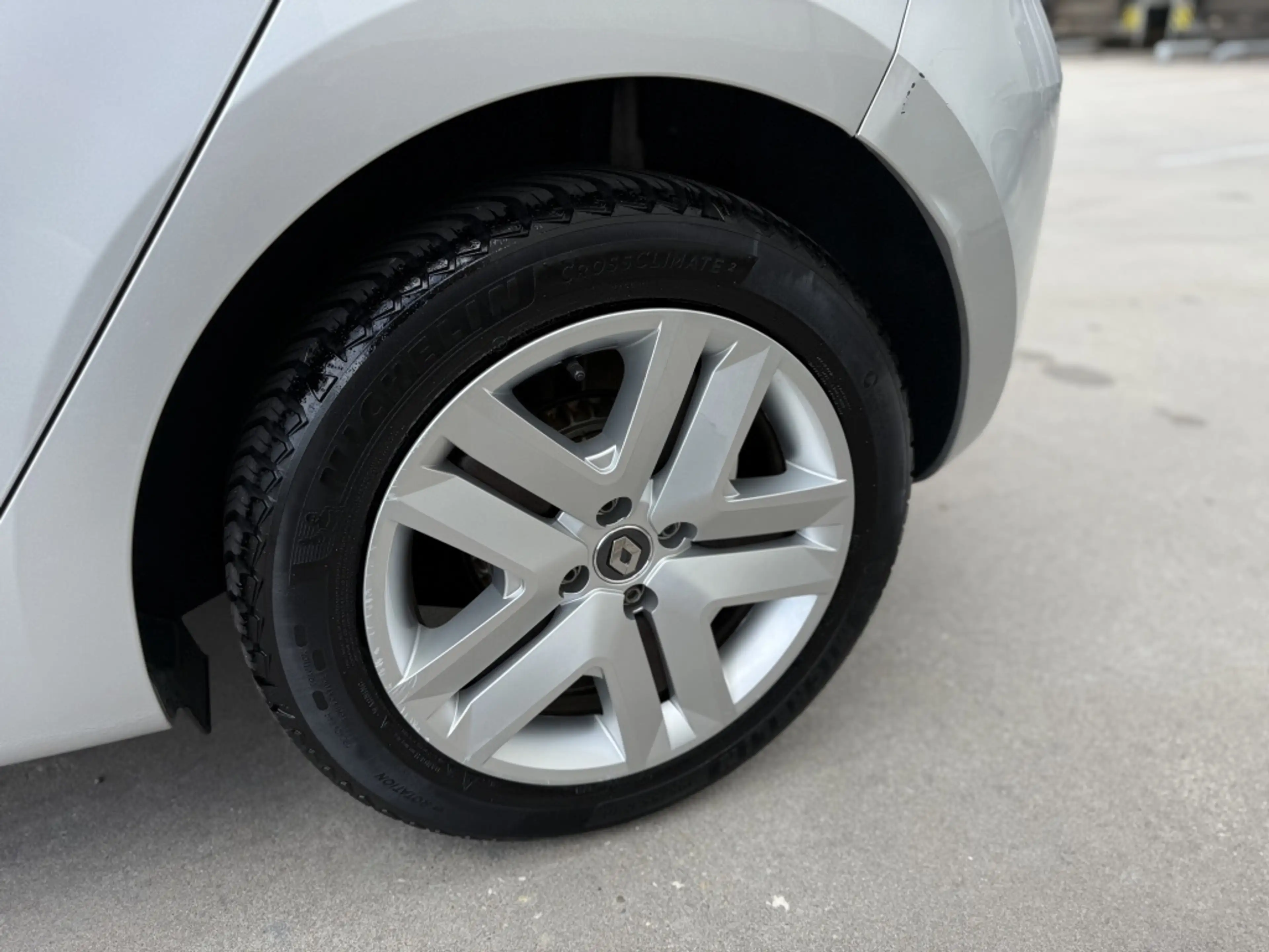 Renault Clio 1.0 TCe Zen I All Season I Carplay I — photo 14