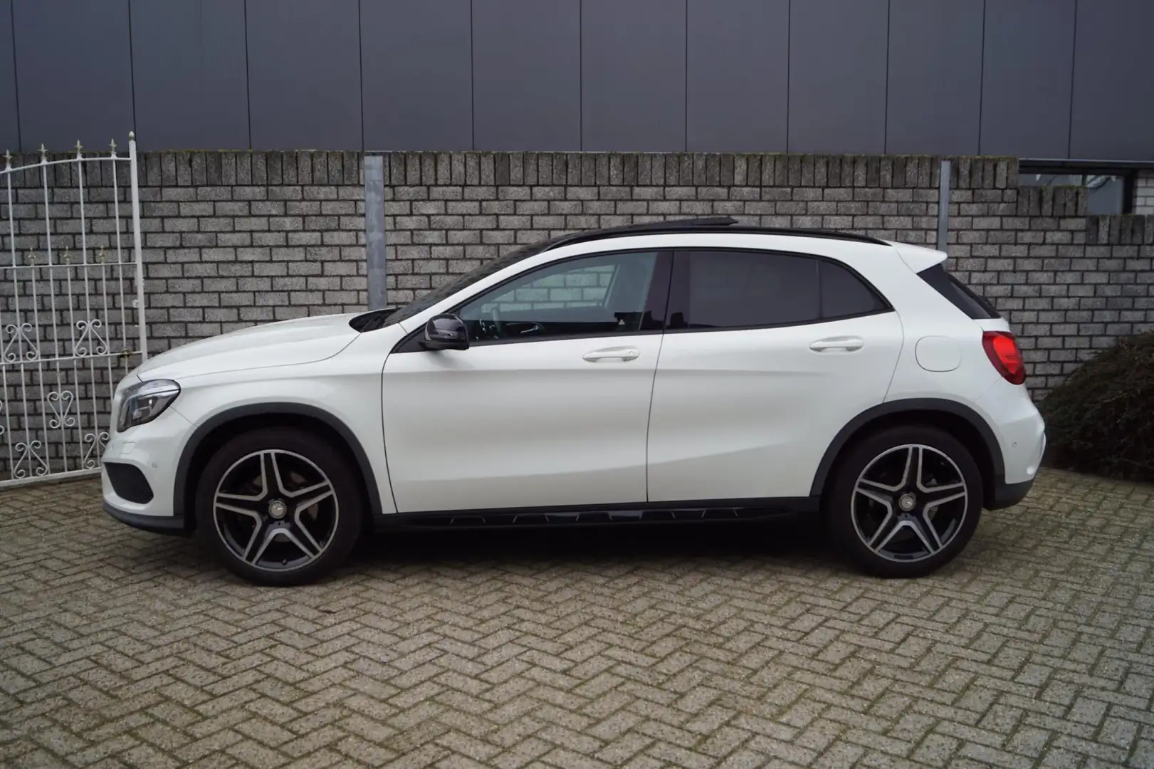 Mercedes-Benz GLA 250 Prestige AMG Autom Panodak Leder/Alcantara Sportst Blanco - 2