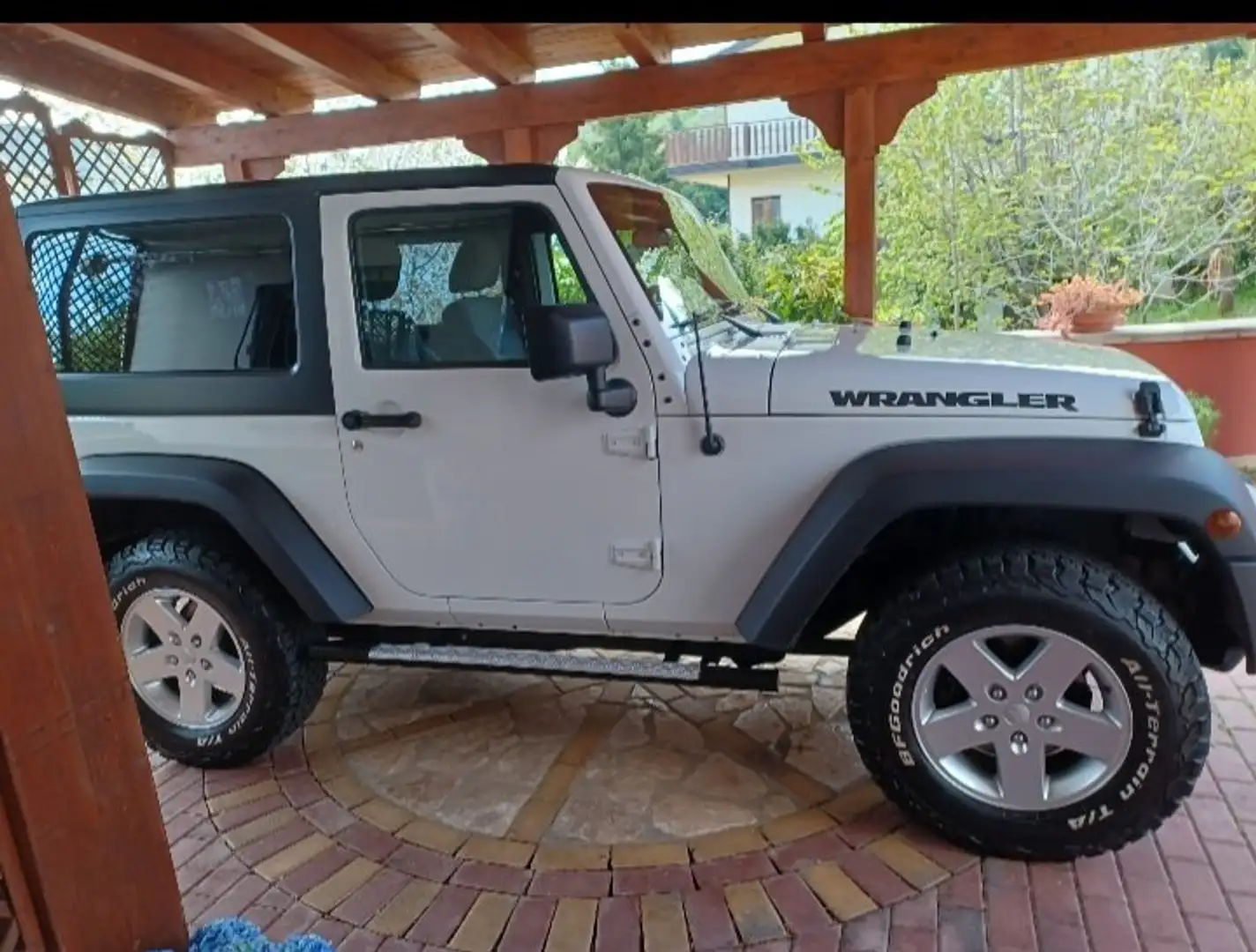 Jeep Wrangler Wrangler III 2011 2.8 crd Sport auto Bianco - 1