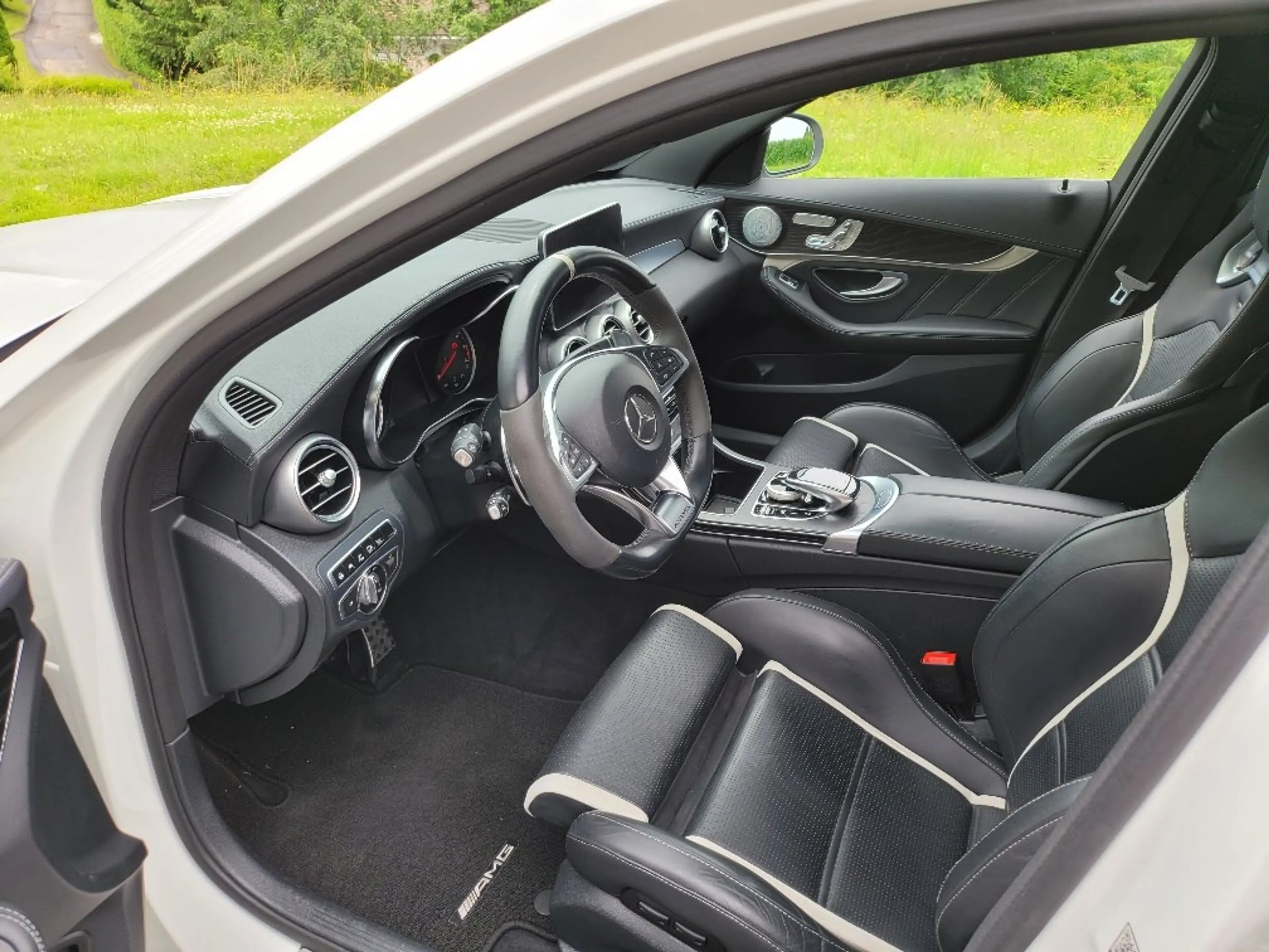 Mercedes-Benz C 63 AMG AMG Speedshift — photo 4