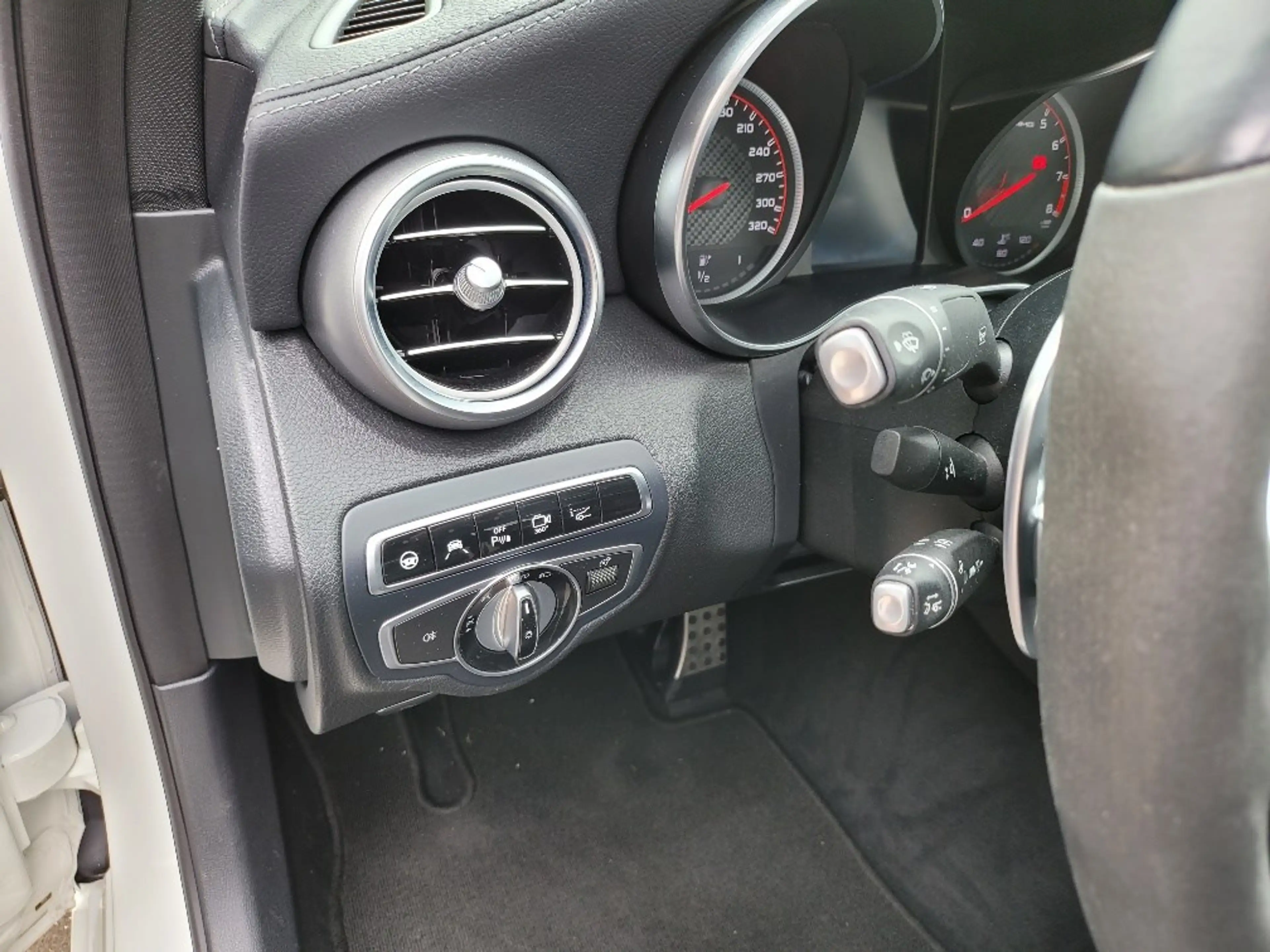 Mercedes-Benz C 63 AMG AMG Speedshift — photo 3