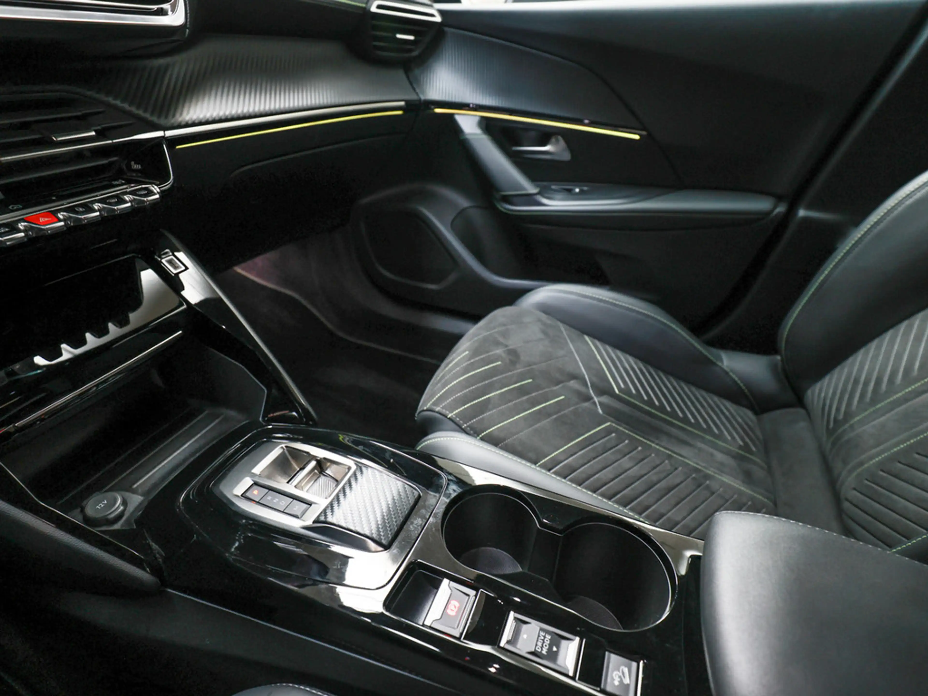 Peugeot 2008 Hybrid 136 GT LED NAVI KAMERA SPURH. SHZ — photo 15