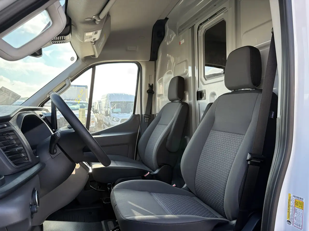 Ford Transit Cargo Van снимка Ford Transit Cargo Van