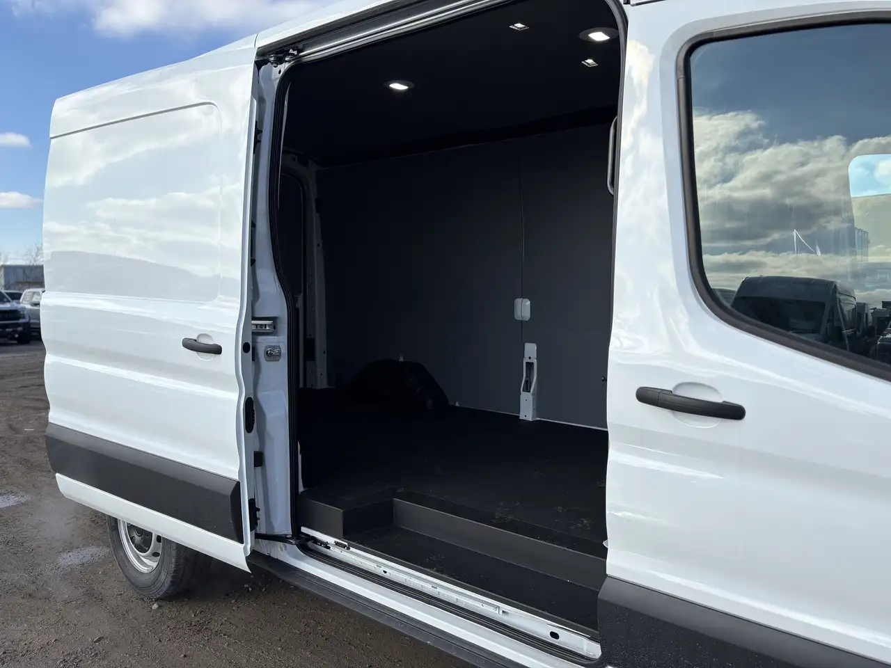 Ford Transit Cargo Van снимка Ford Transit Cargo Van