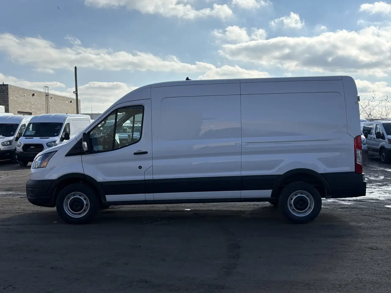 Ford Transit Cargo Van снимка Ford Transit Cargo Van