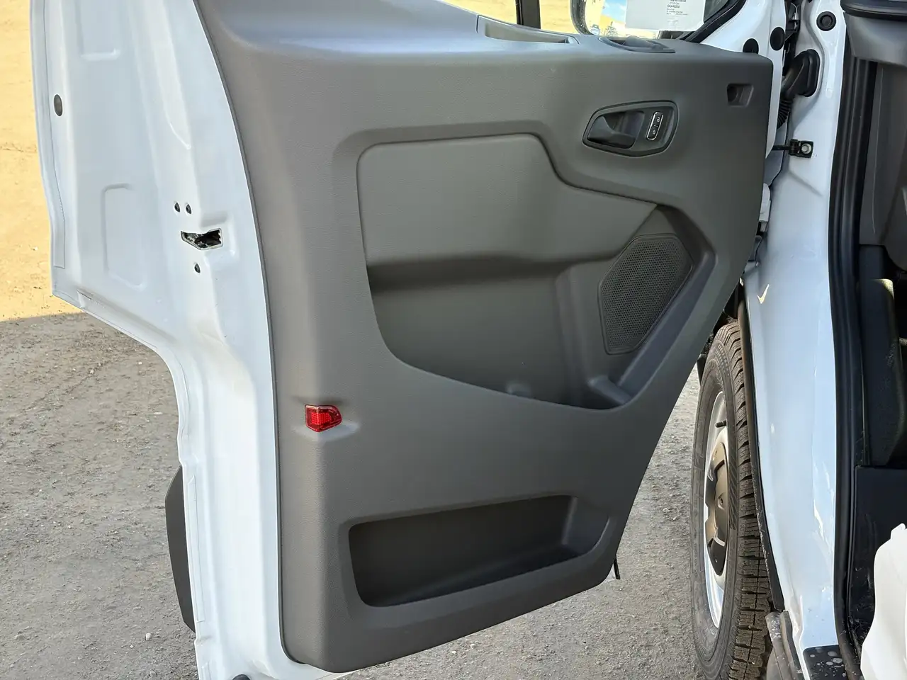 Ford Transit Cargo Van снимка Ford Transit Cargo Van