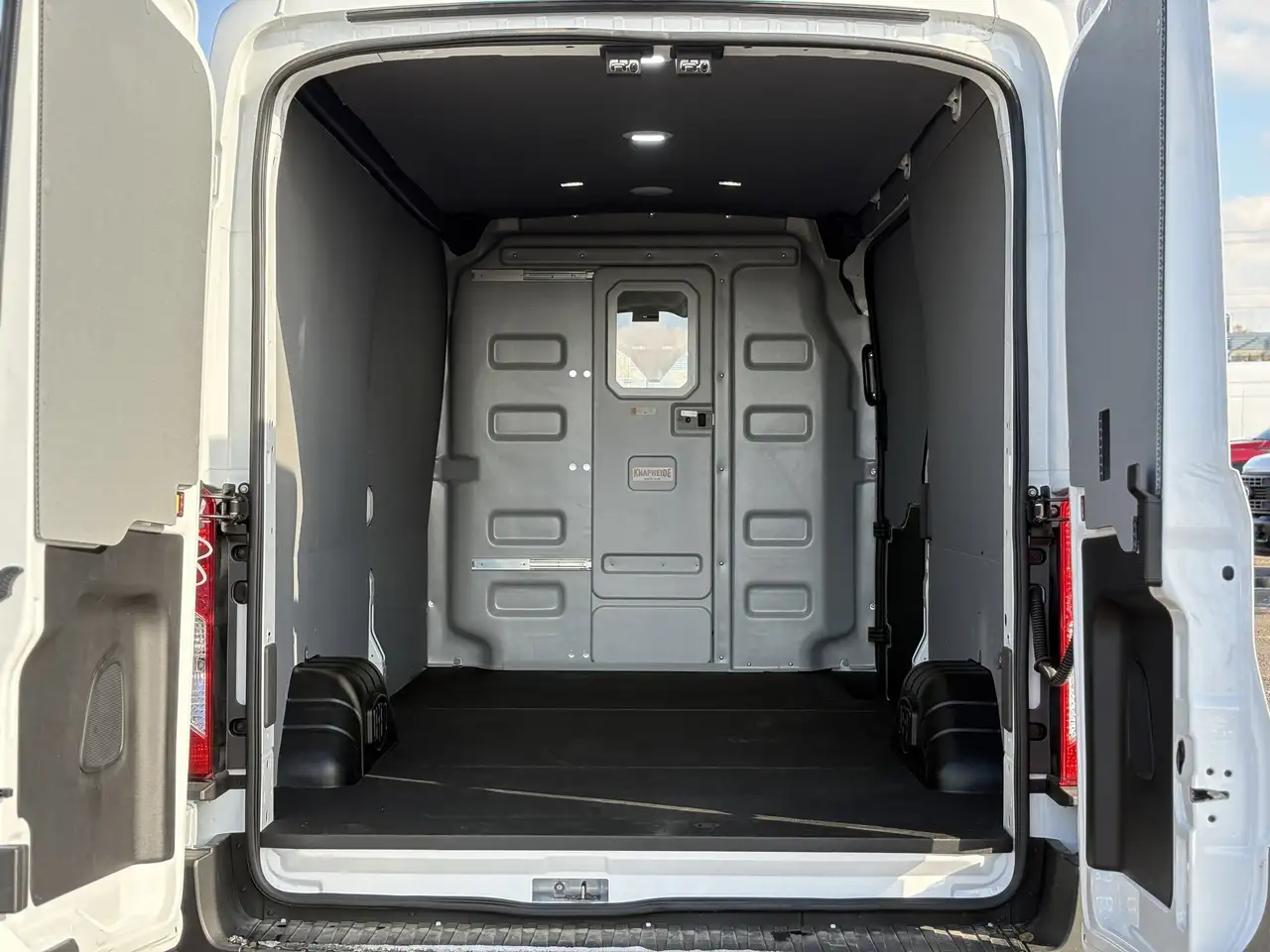 Ford Transit Cargo Van снимка Ford Transit Cargo Van