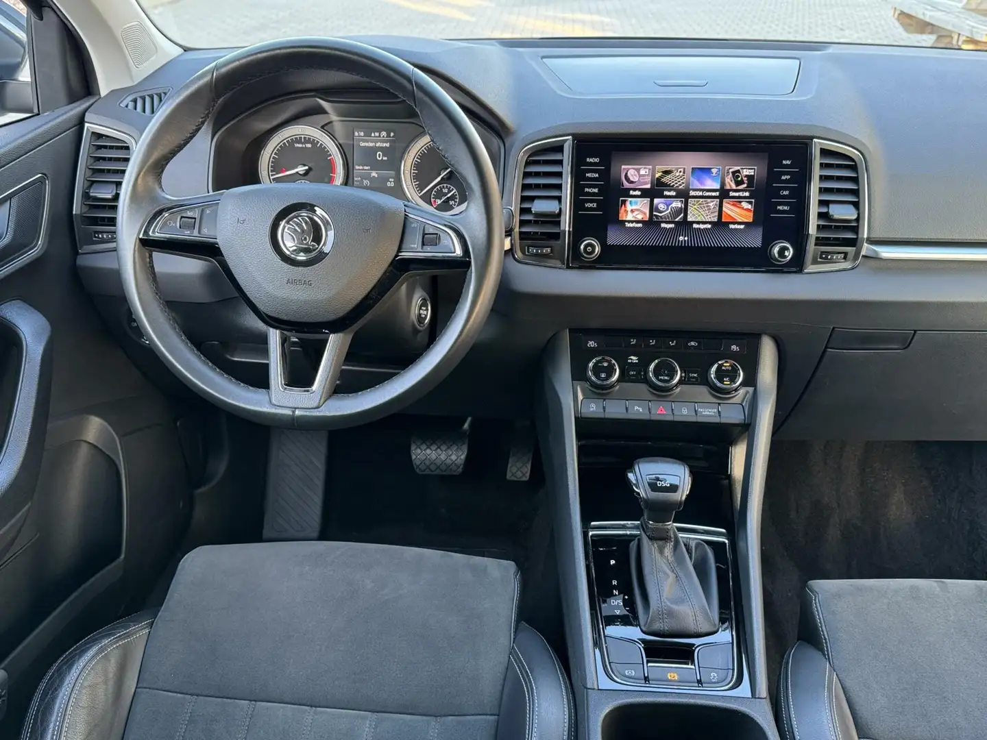 Skoda Karoq 1.5 TSi ACT Business Edition DSG Szürke - 2