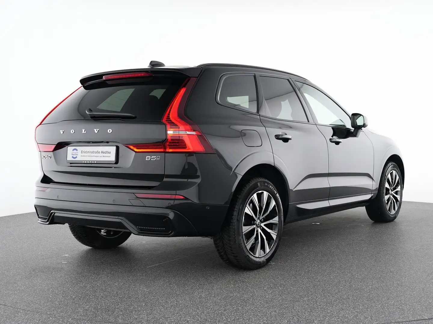 Volvo XC60 B5 Benzin AWD Plus Dark 19"+PANO+H&K+360° Schwarz - 2