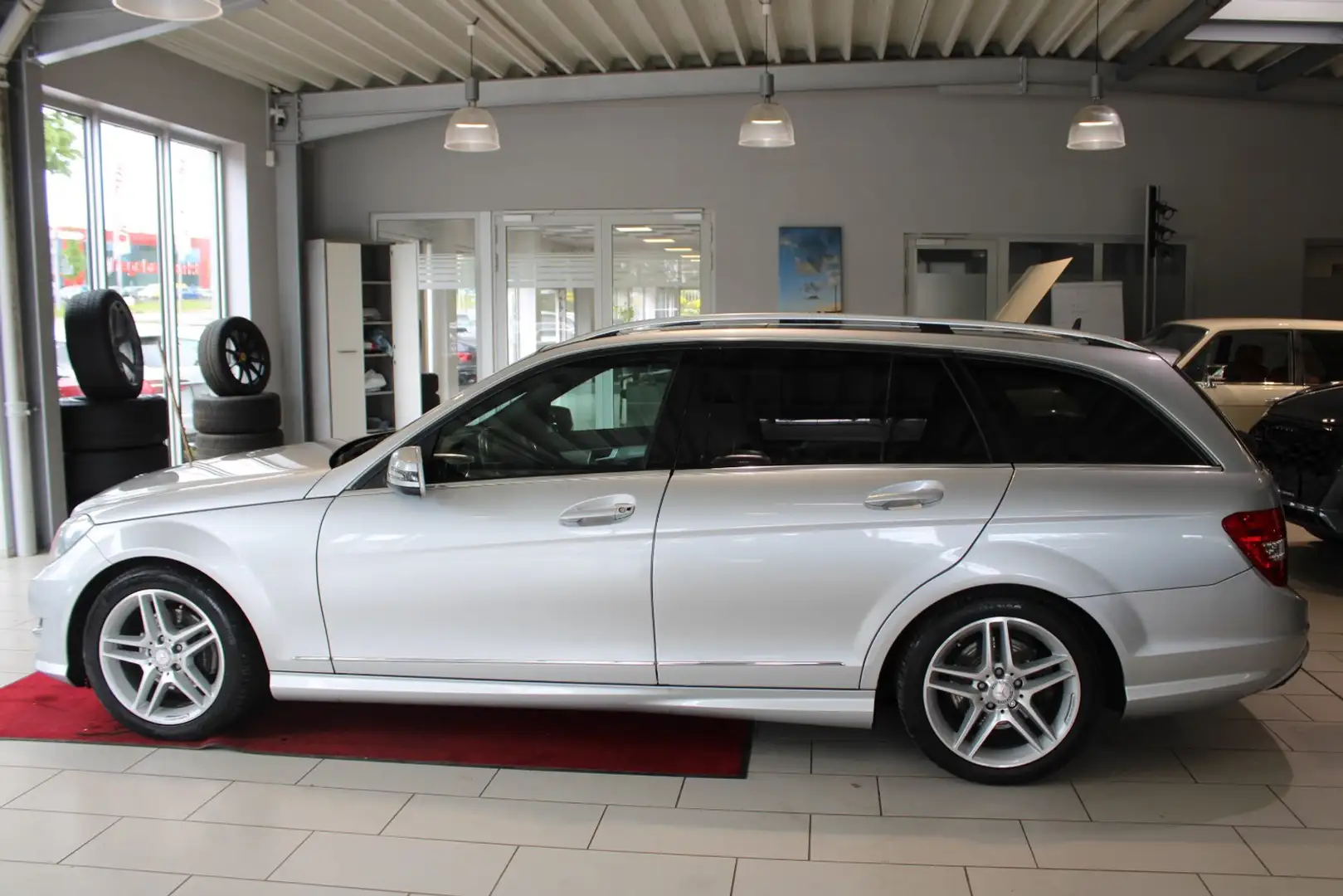 Mercedes-Benz C 200 T CGI BlueEfficiency AMG-Line *AHK/PANO/STANDHEIZ. Silber - 2