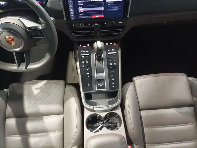 Porsche Macan view 14