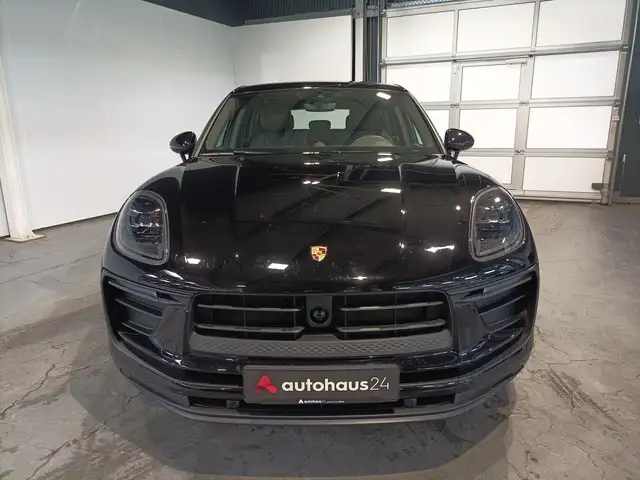 Porsche Macan view 2
