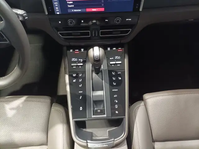 Porsche Macan view 13