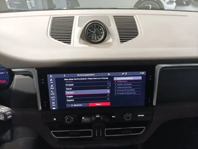 Porsche Macan view 11