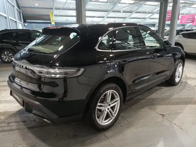 Porsche Macan view 5