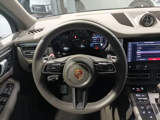 Porsche Macan view 10
