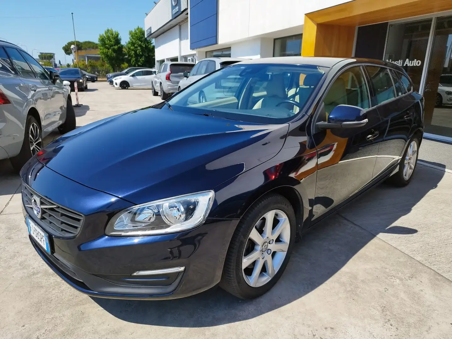Volvo V60 V60 I 2014 2.0 d2 Business geartronic Blu/Azzurro - 1
