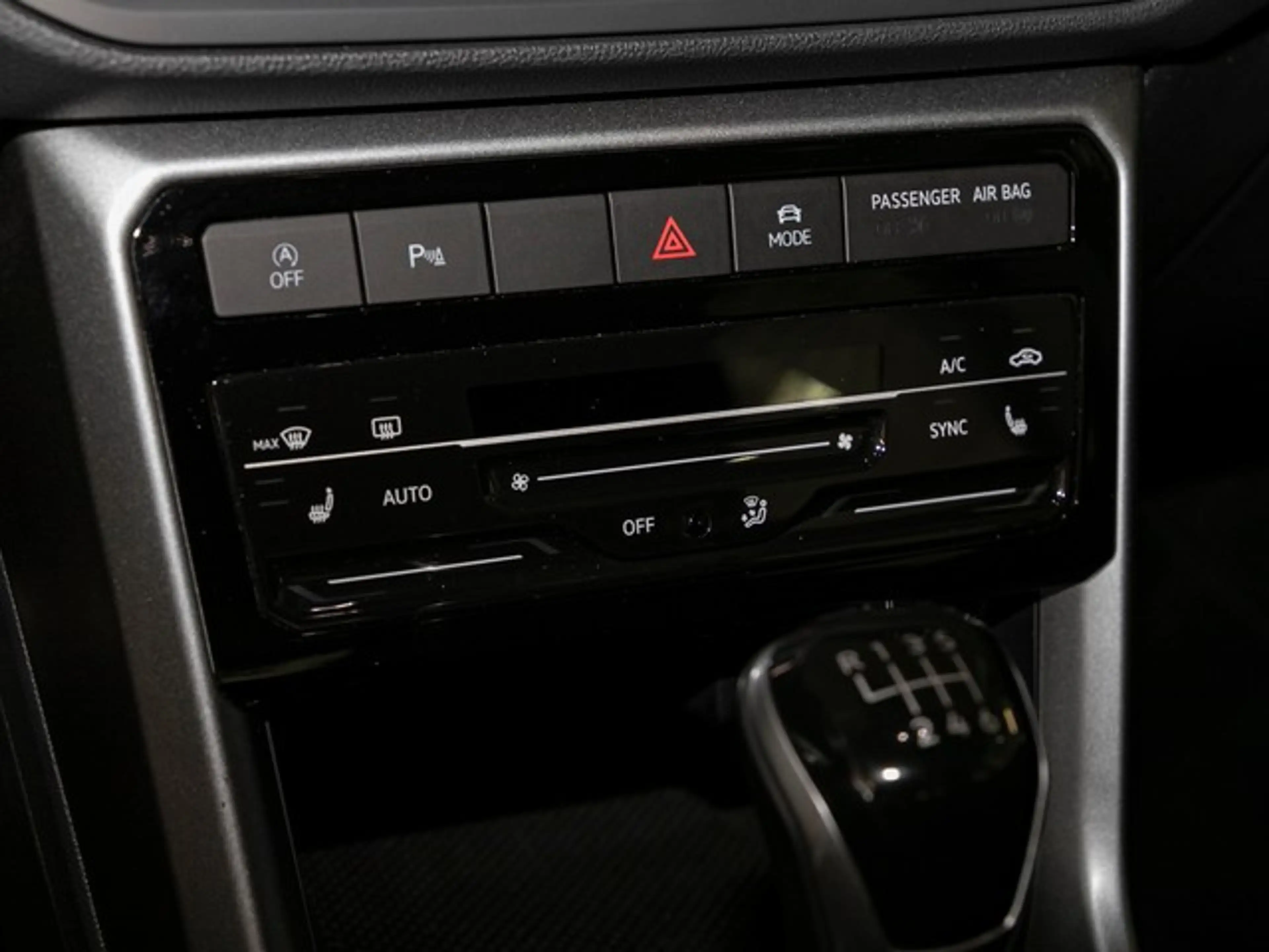 Volkswagen T-Cross 1,0 TSI Active NaviMedia ACC LED — photo 12