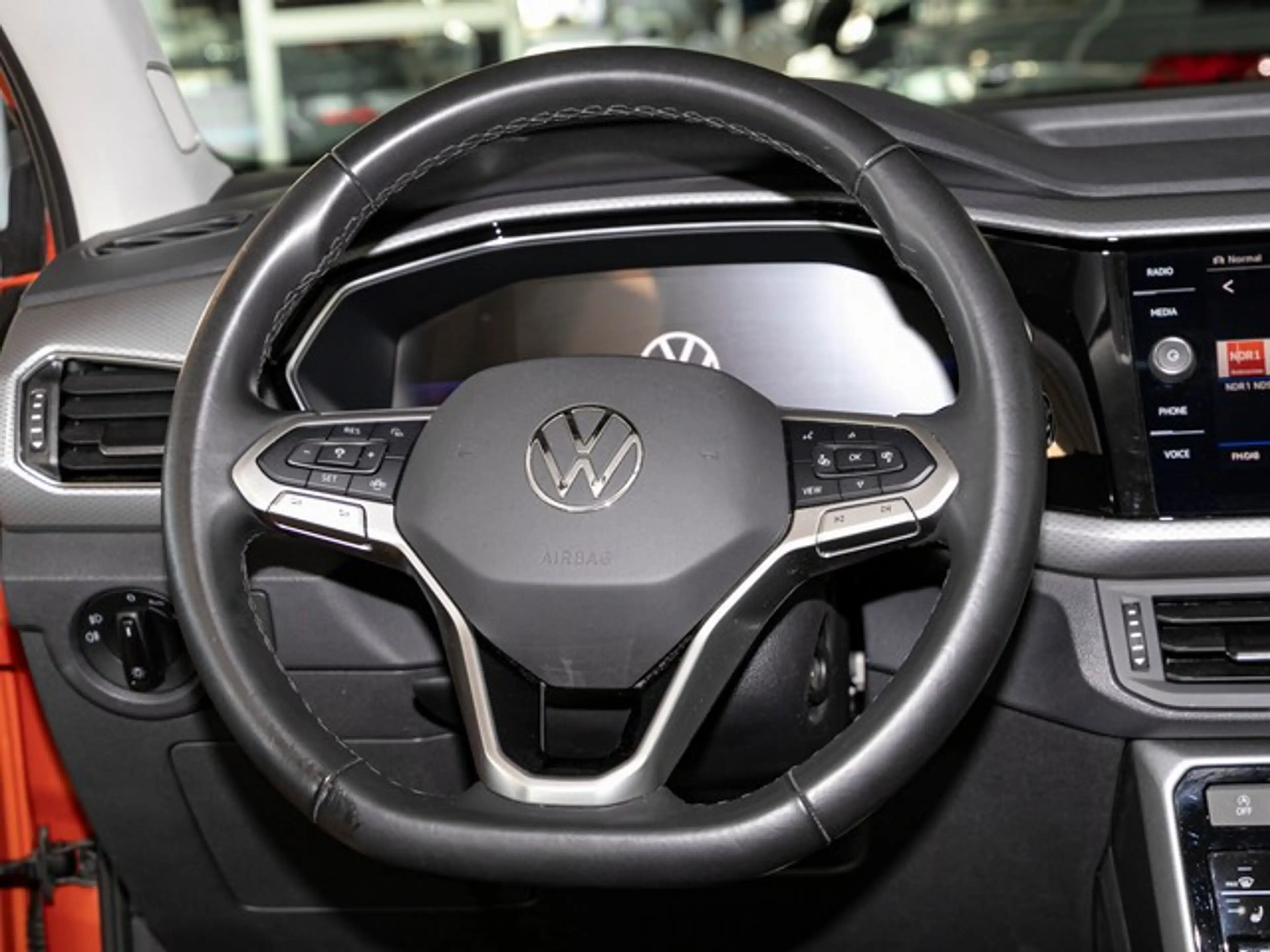 Volkswagen T-Cross 1,0 TSI Active NaviMedia ACC LED — photo 11