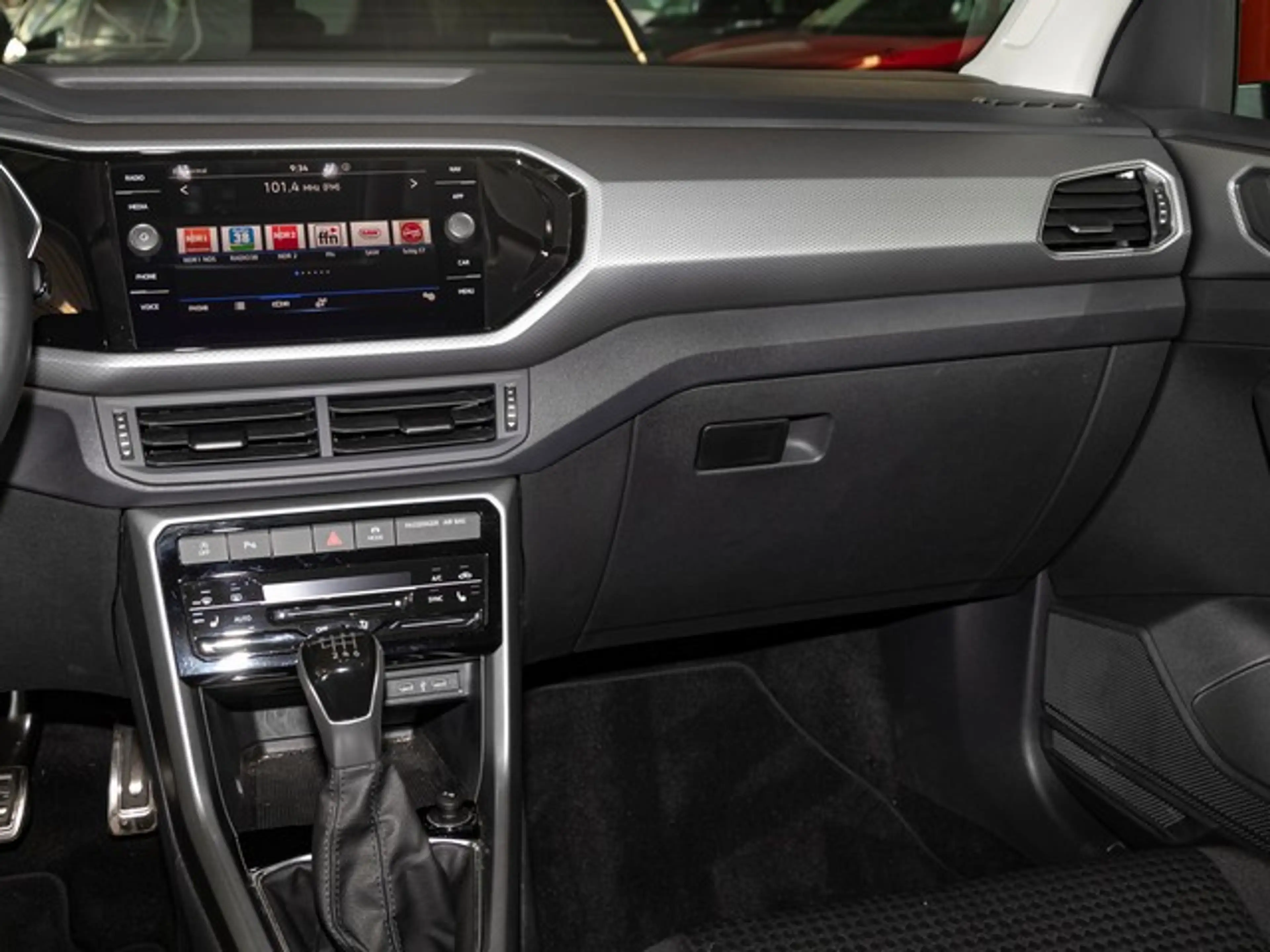 Volkswagen T-Cross 1,0 TSI Active NaviMedia ACC LED — photo 4