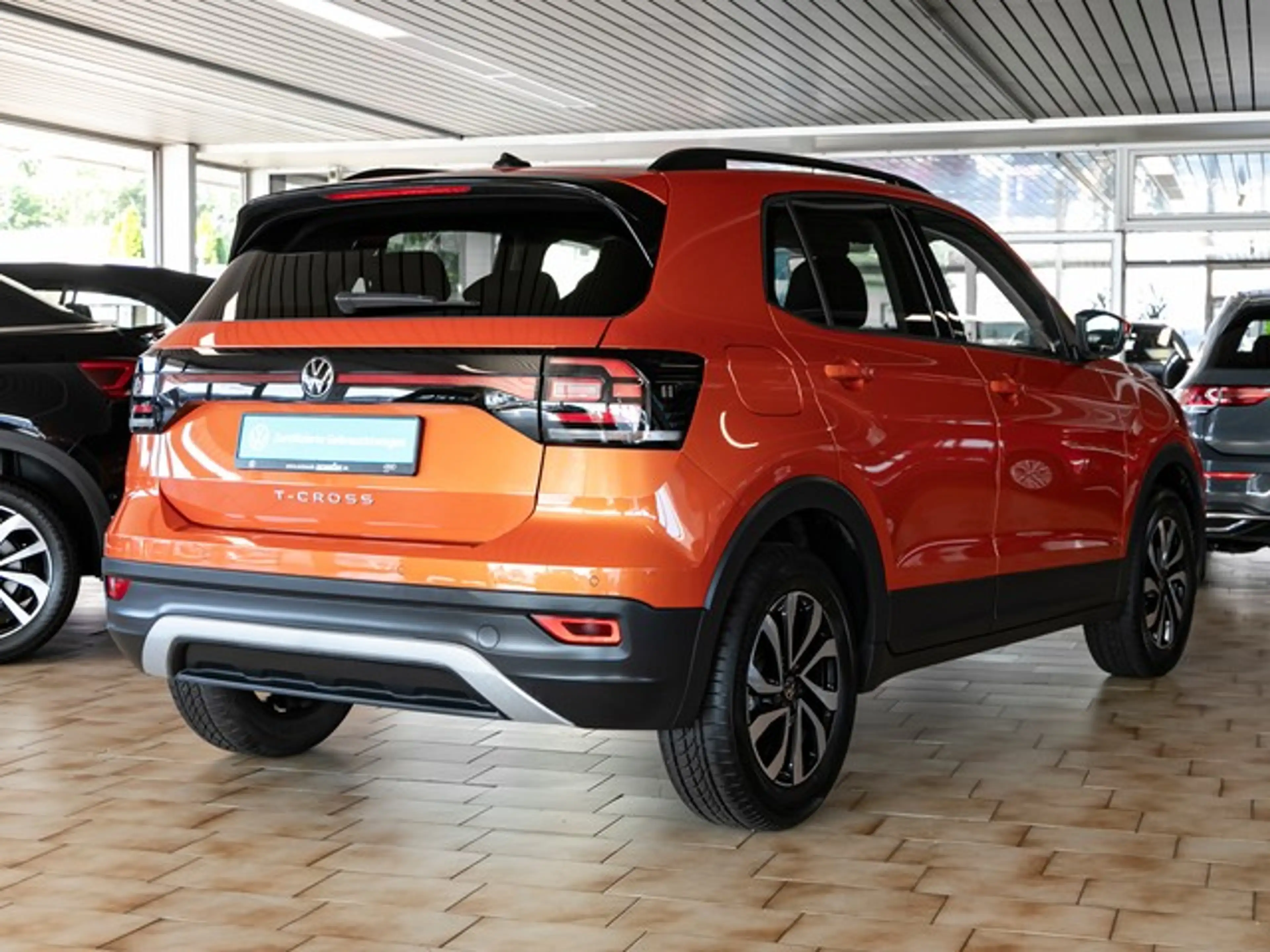 Volkswagen T-Cross 1,0 TSI Active NaviMedia ACC LED — photo 2
