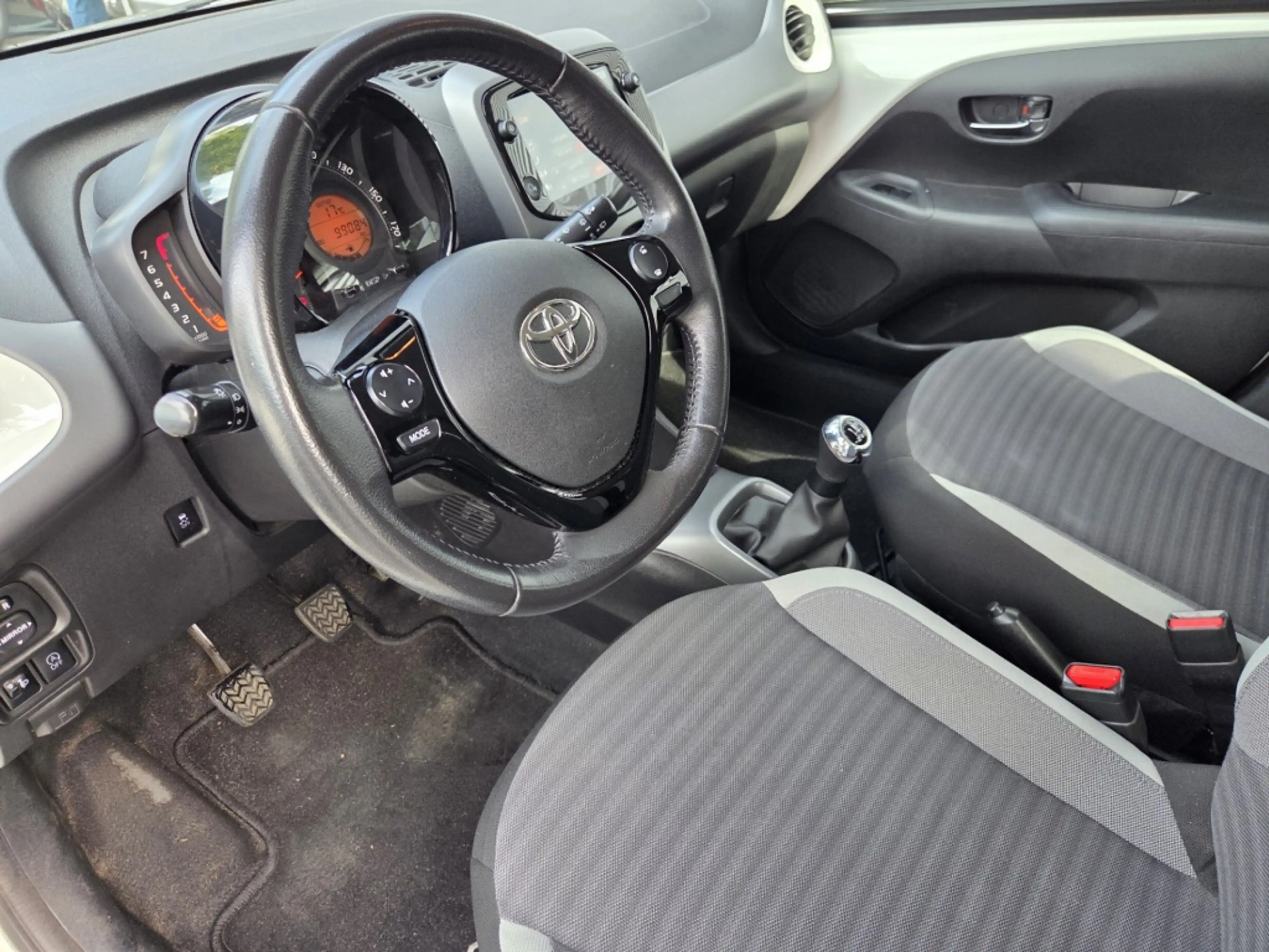 Toyota Aygo 1.0 VVT-i x-play — photo 9