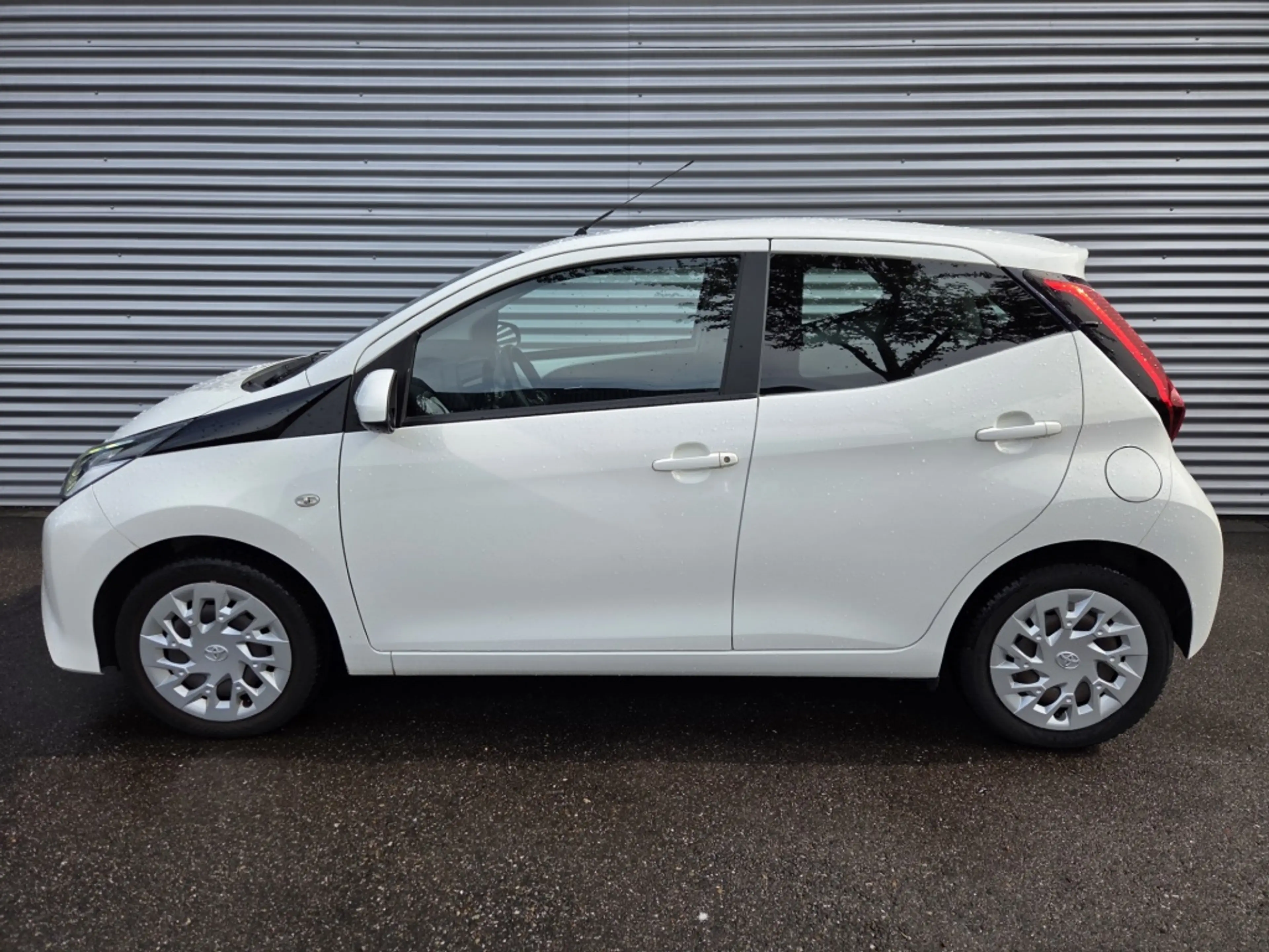 Toyota Aygo 1.0 VVT-i x-play — photo 4