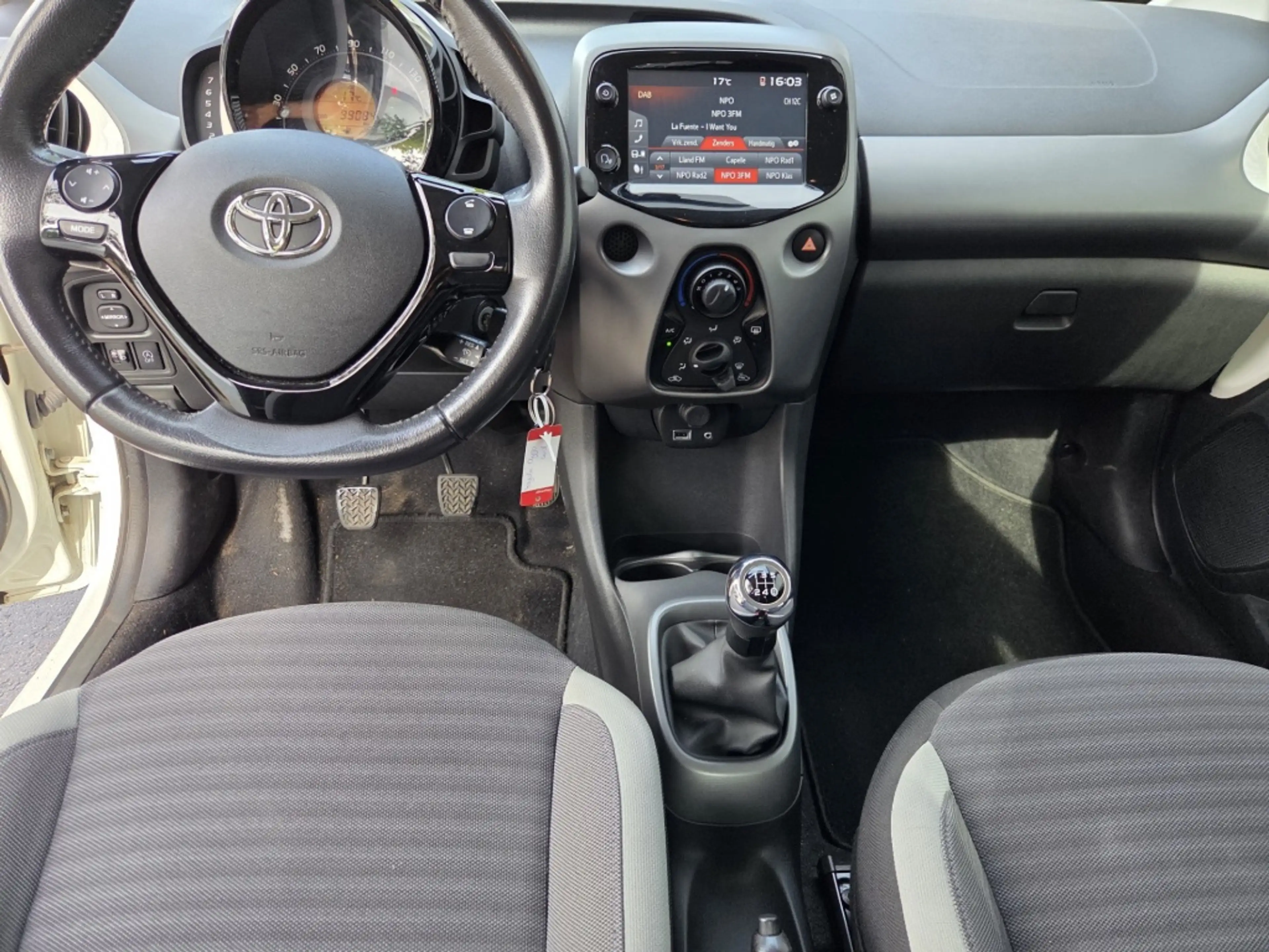 Toyota Aygo 1.0 VVT-i x-play — photo 3