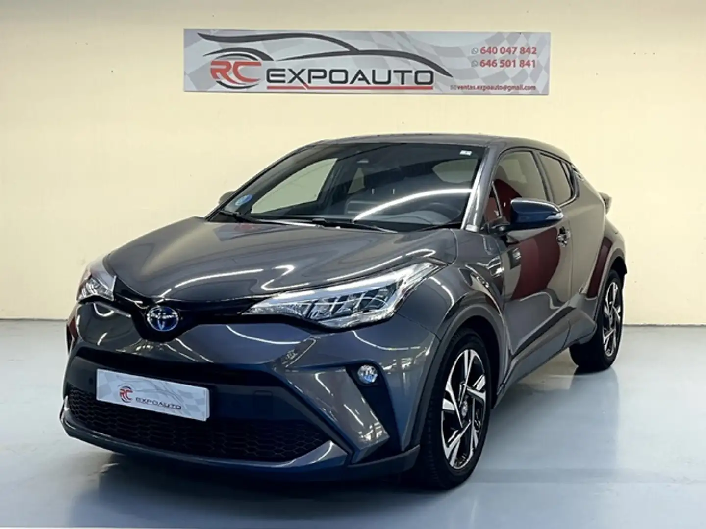Toyota C-HR 125H Advance Grau - 1