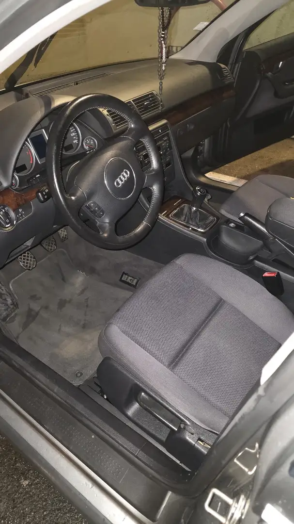 Audi A4 2.0i Pack - 1