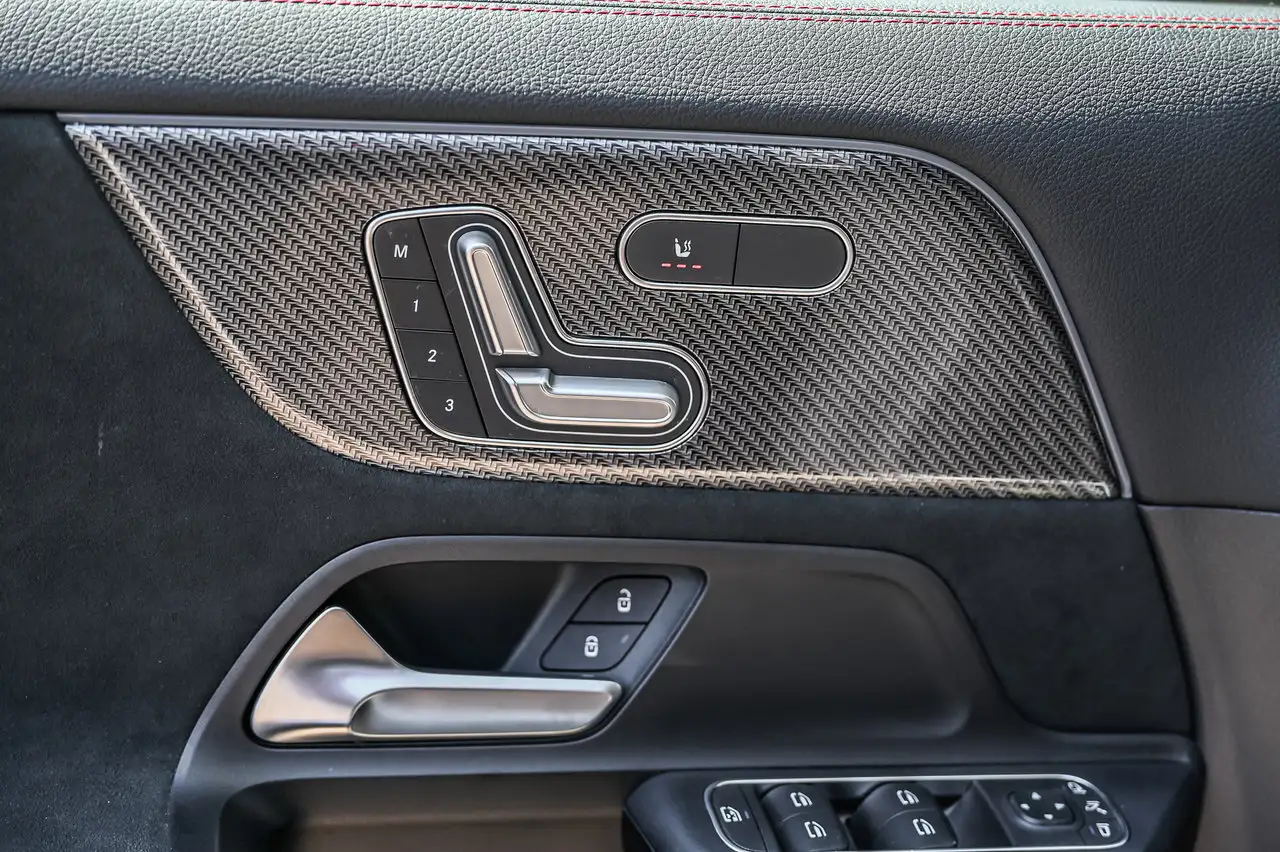 Mercedes-Benz GLA снимка Mercedes-Benz GLA