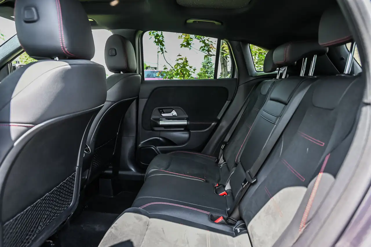 Mercedes-Benz GLA снимка Mercedes-Benz GLA