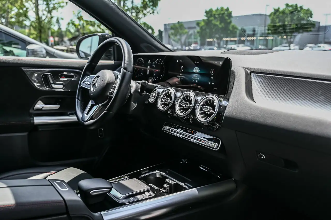 Mercedes-Benz GLA снимка Mercedes-Benz GLA