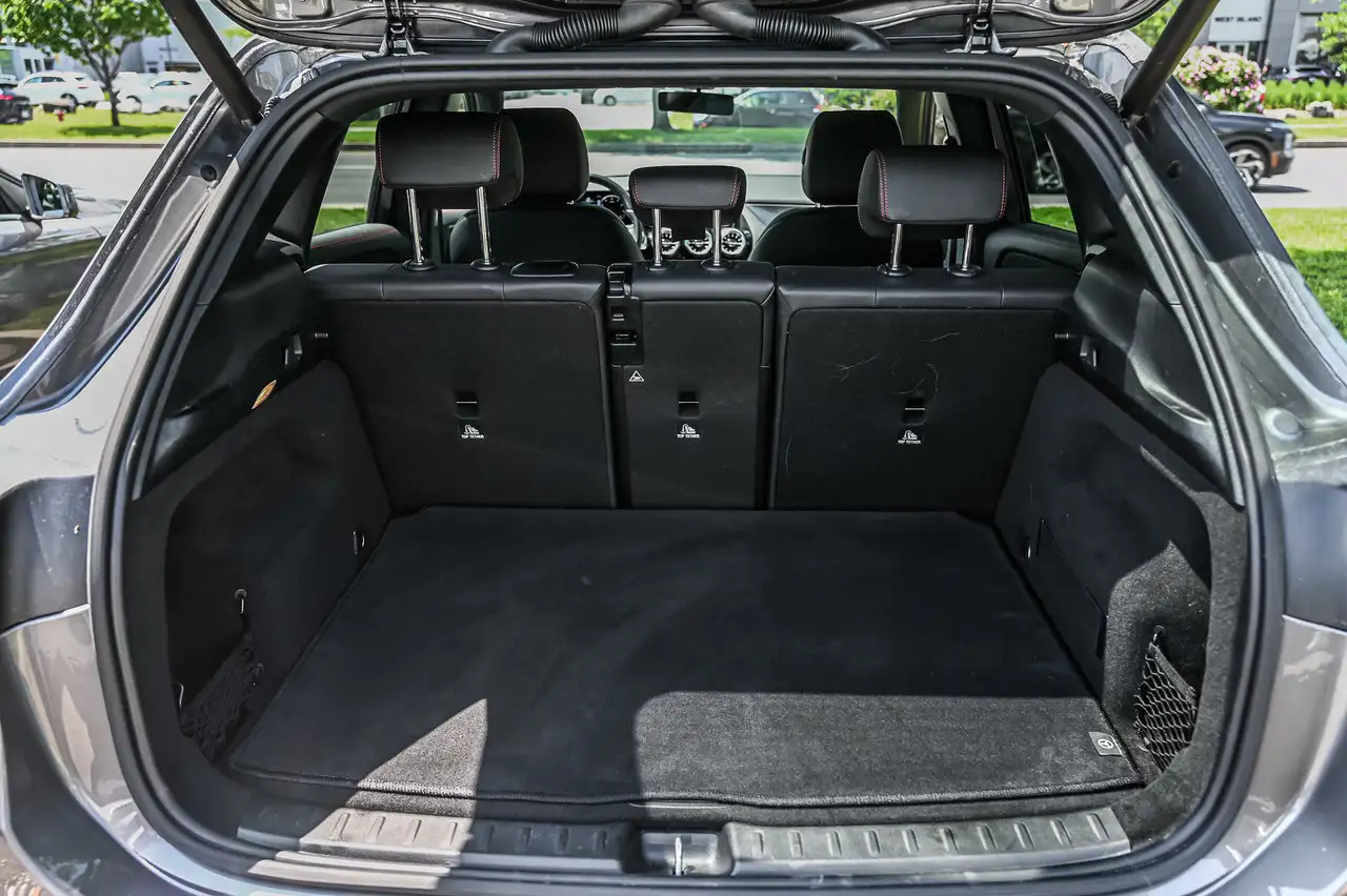 Mercedes-Benz GLA снимка Mercedes-Benz GLA