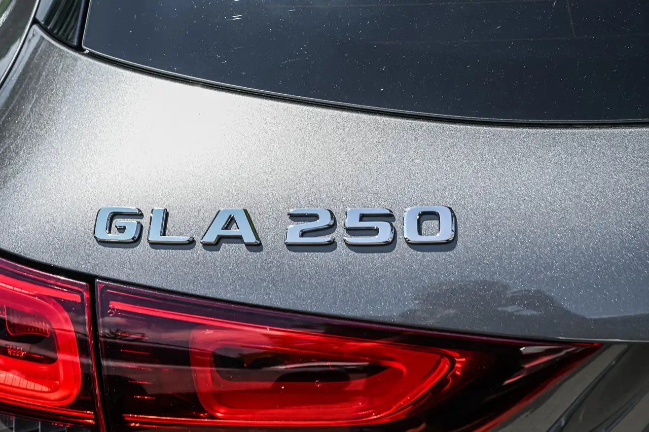 Mercedes-Benz GLA снимка Mercedes-Benz GLA