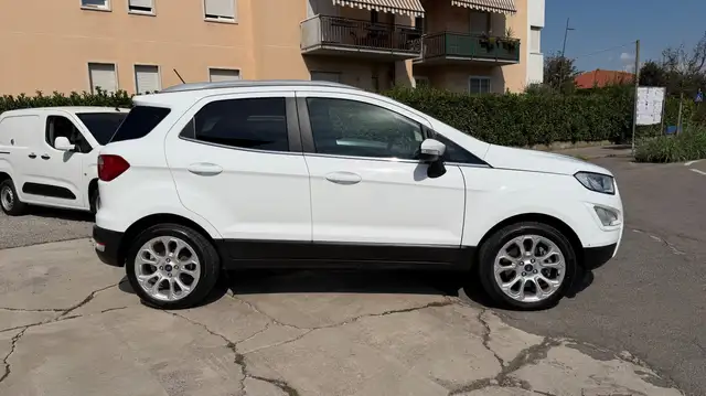 Ford Ecosport view 5