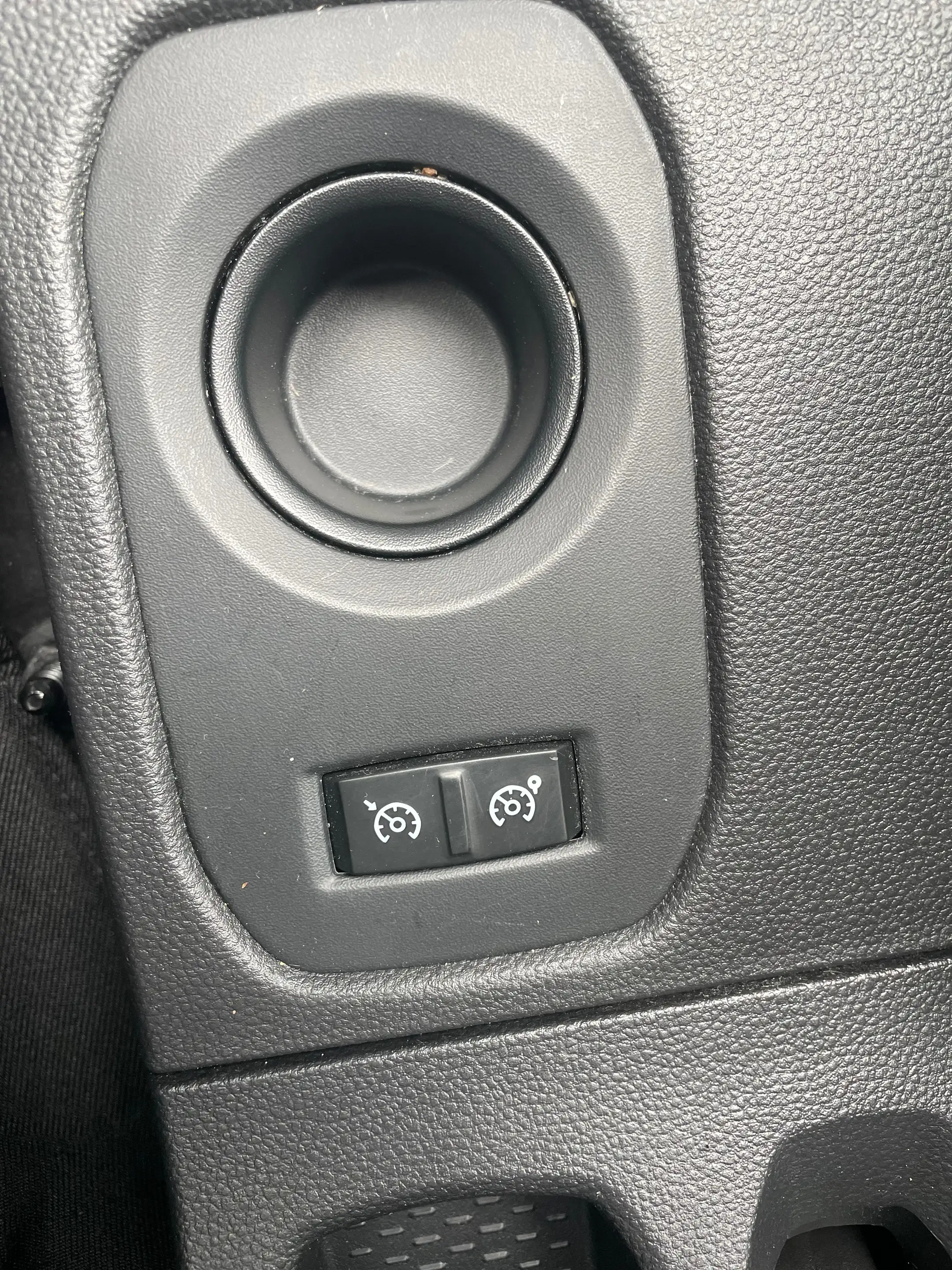 Dacia Duster Comfort / LPG (Flüssiggas)/ 80.000 KM gelaufen/1. Hand/Sitzheizung/Rückfahrkamera/Apple-CarPlay/Navi — photo 14