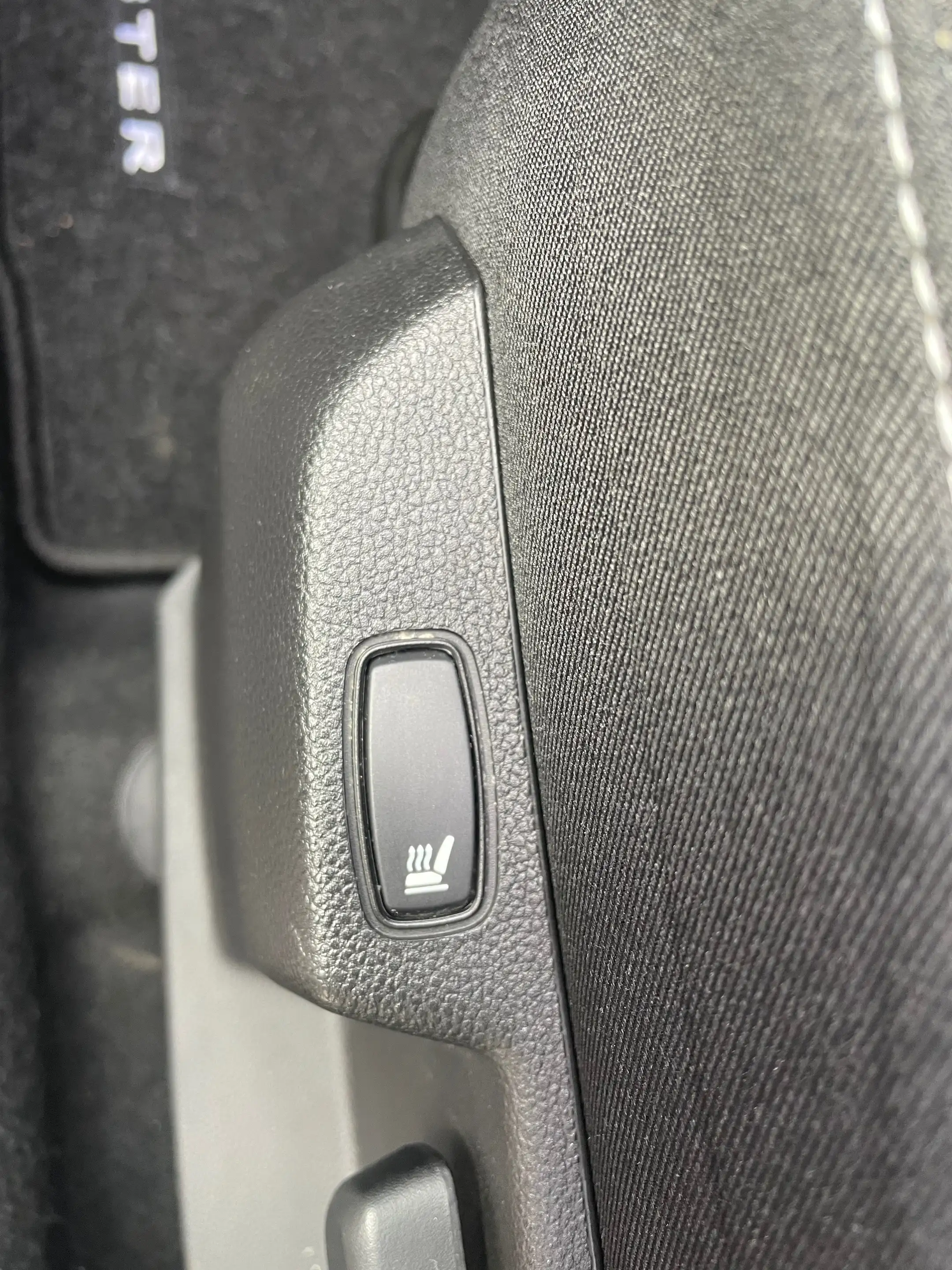 Dacia Duster Comfort / LPG (Flüssiggas)/ 80.000 KM gelaufen/1. Hand/Sitzheizung/Rückfahrkamera/Apple-CarPlay/Navi — photo 15