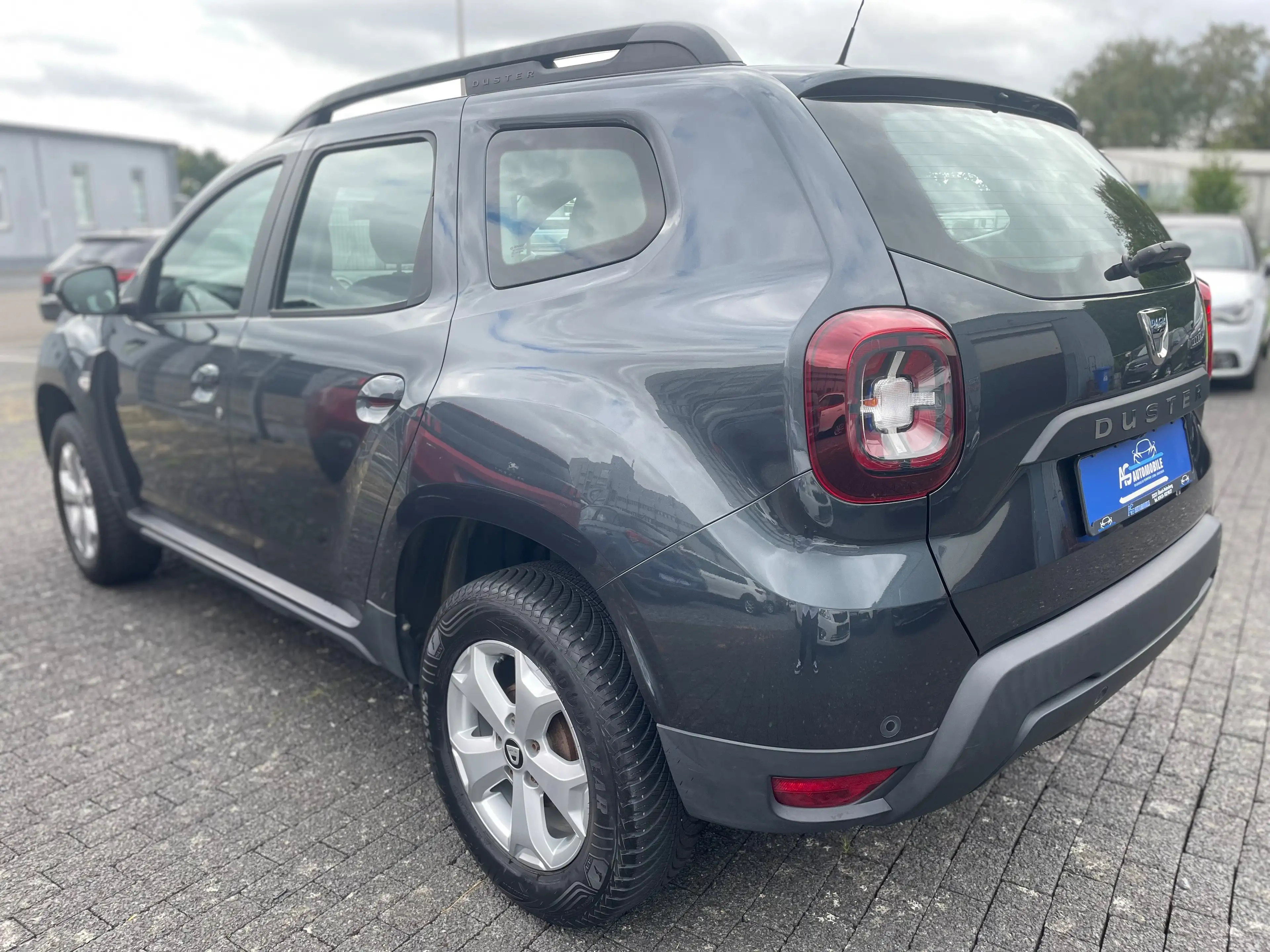 Dacia Duster Comfort / LPG (Flüssiggas)/ 80.000 KM gelaufen/1. Hand/Sitzheizung/Rückfahrkamera/Apple-CarPlay/Navi — photo 3