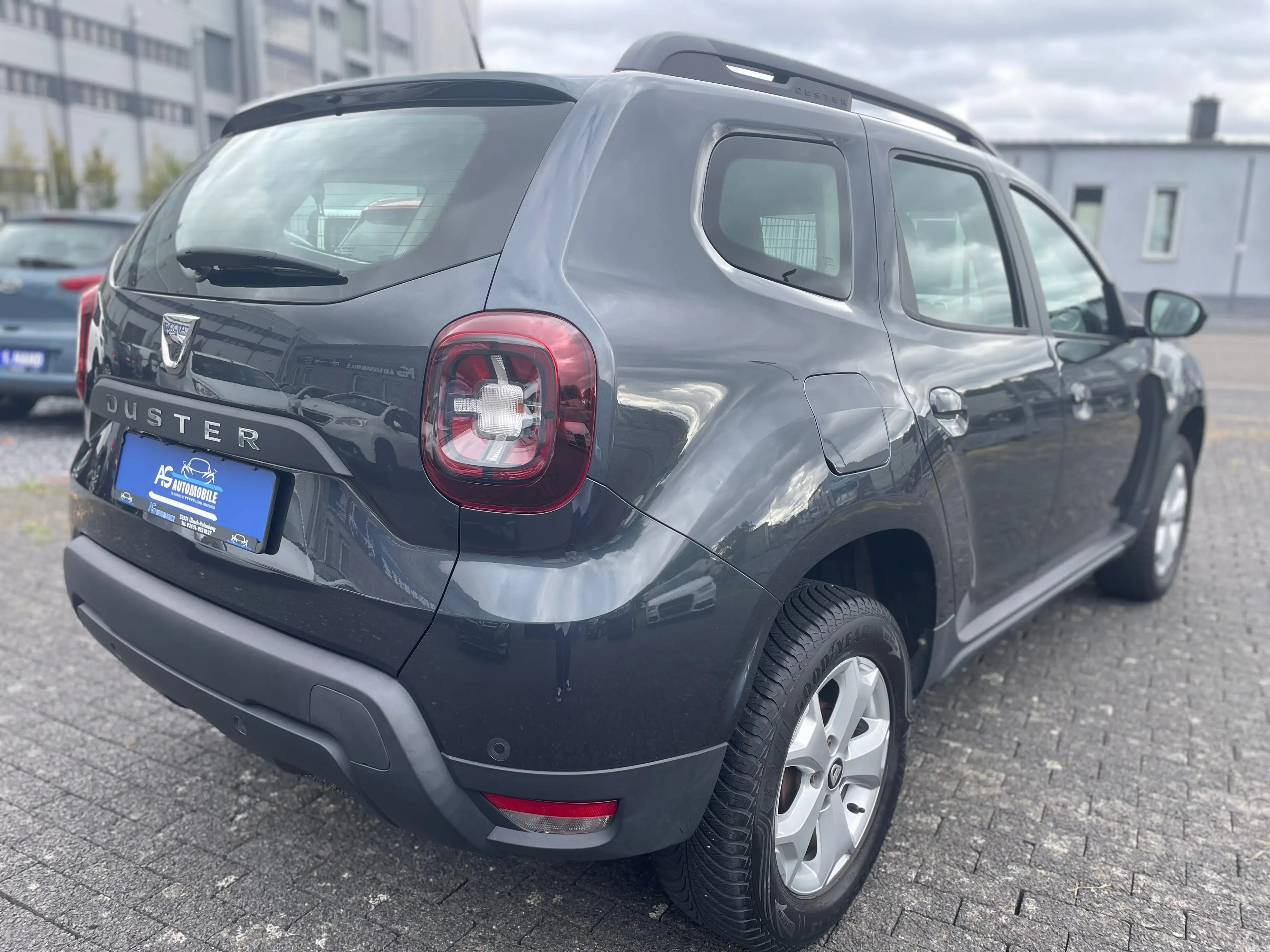 Dacia Duster Comfort / LPG (Flüssiggas)/ 80.000 KM gelaufen/1. Hand/Sitzheizung/Rückfahrkamera/Apple-CarPlay/Navi — photo 4