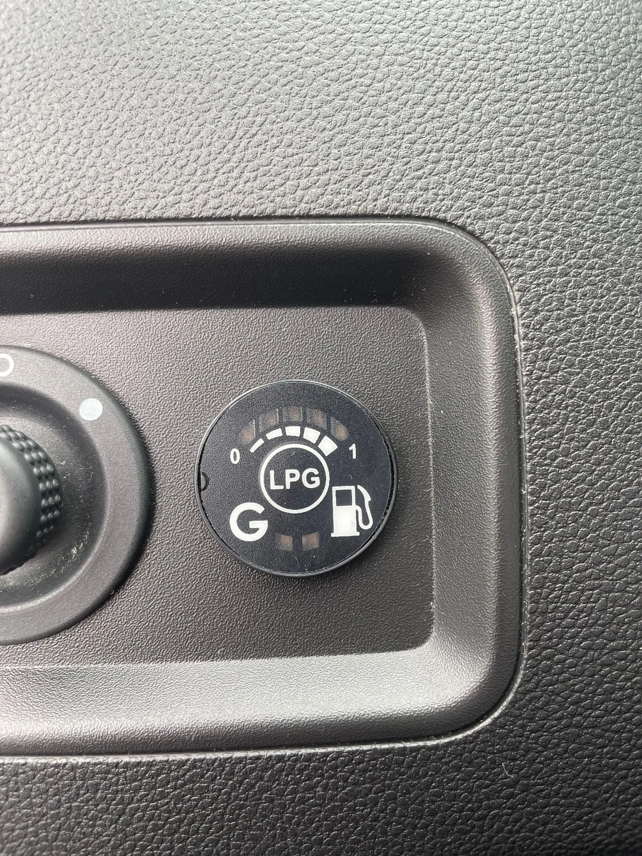 Dacia Duster Comfort / LPG (Flüssiggas)/ 80.000 KM gelaufen/1. Hand/Sitzheizung/Rückfahrkamera/Apple-CarPlay/Navi — photo 5