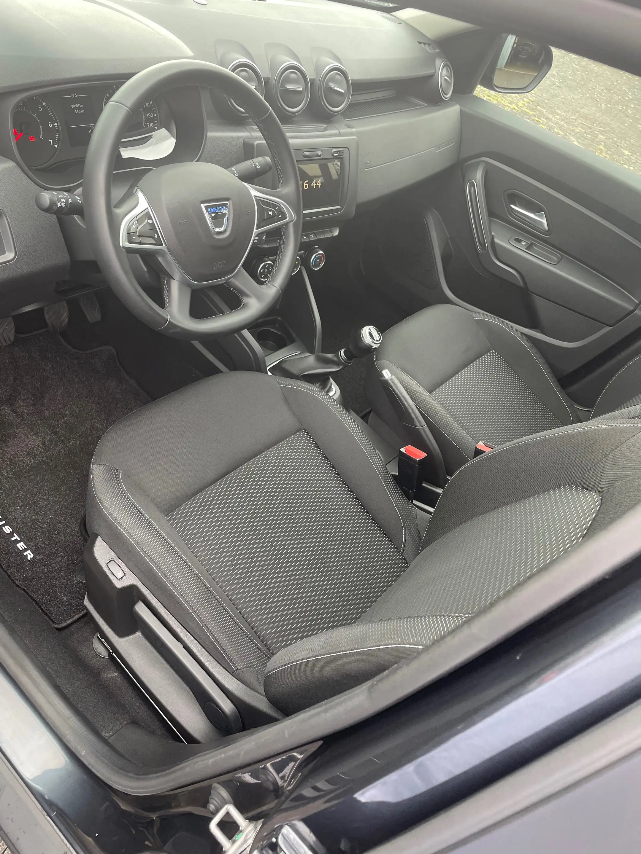 Dacia Duster Comfort / LPG (Flüssiggas)/ 80.000 KM gelaufen/1. Hand/Sitzheizung/Rückfahrkamera/Apple-CarPlay/Navi — photo 8