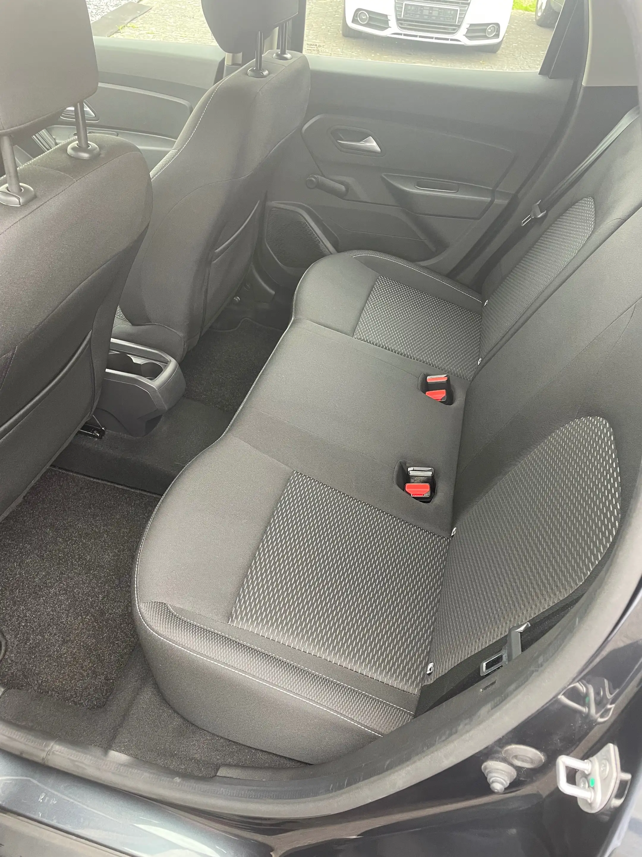 Dacia Duster Comfort / LPG (Flüssiggas)/ 80.000 KM gelaufen/1. Hand/Sitzheizung/Rückfahrkamera/Apple-CarPlay/Navi — photo 9