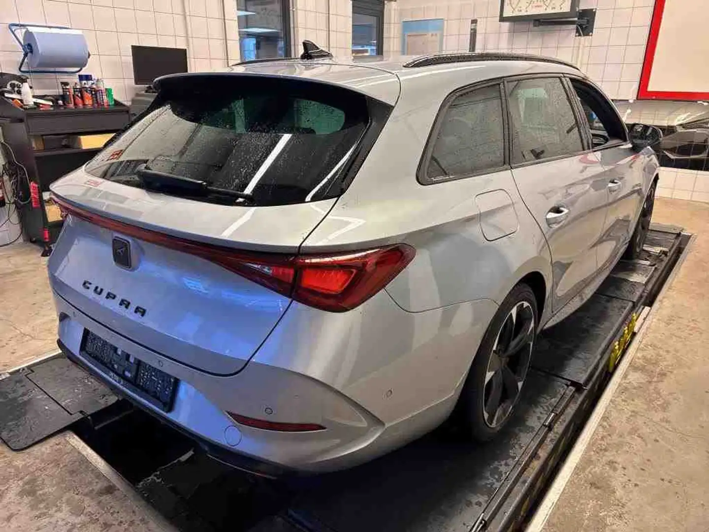 CUPRA Leon Sportstourer 1.4 TSI e-HYBRID*NAVI*AHK*KAM* Silber - 2