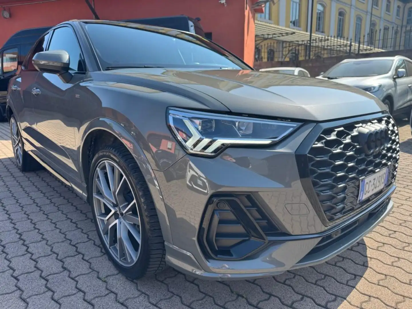 Audi Q3 SPB 35 TFSI S tronic S line edition Grigio - 2