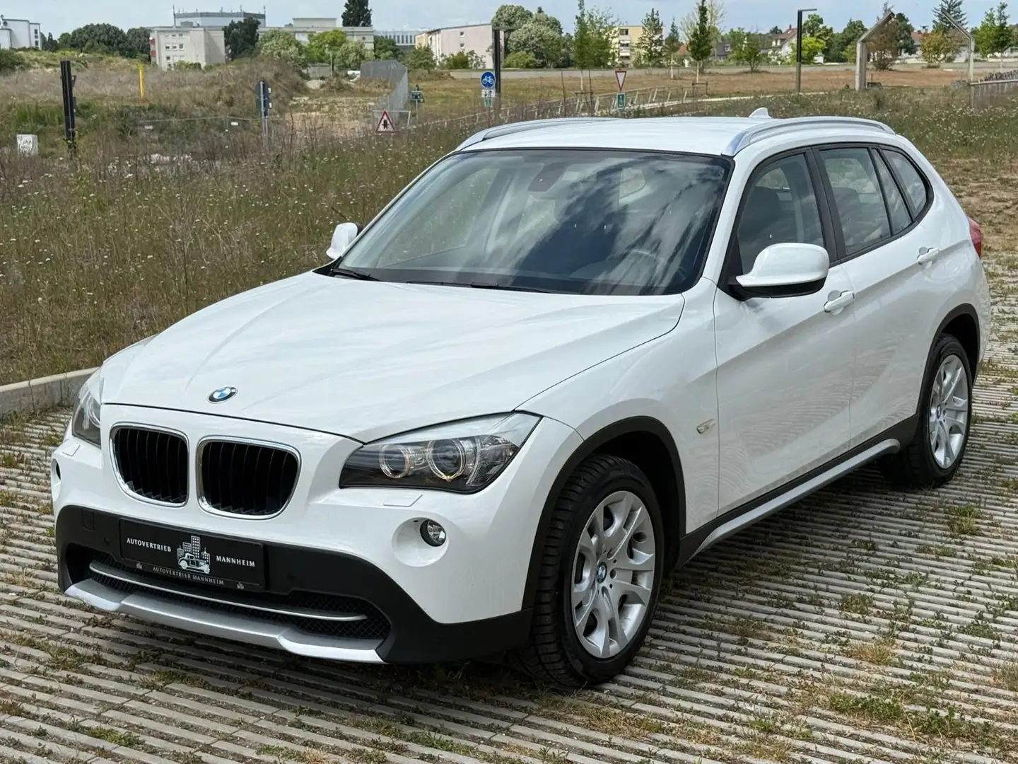 BMW X1 18 d sDrive /BEHINDERTENGERECHT/KAMERA Wit - 1